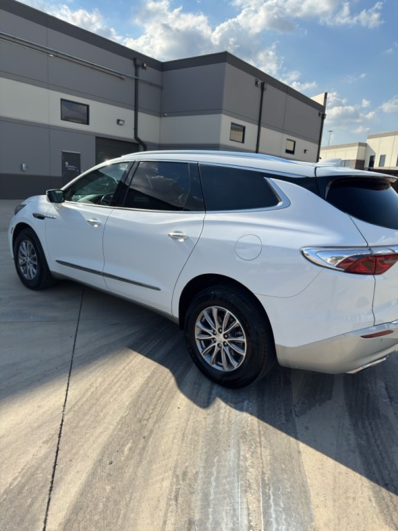 2023 Buick Enclave Image 4