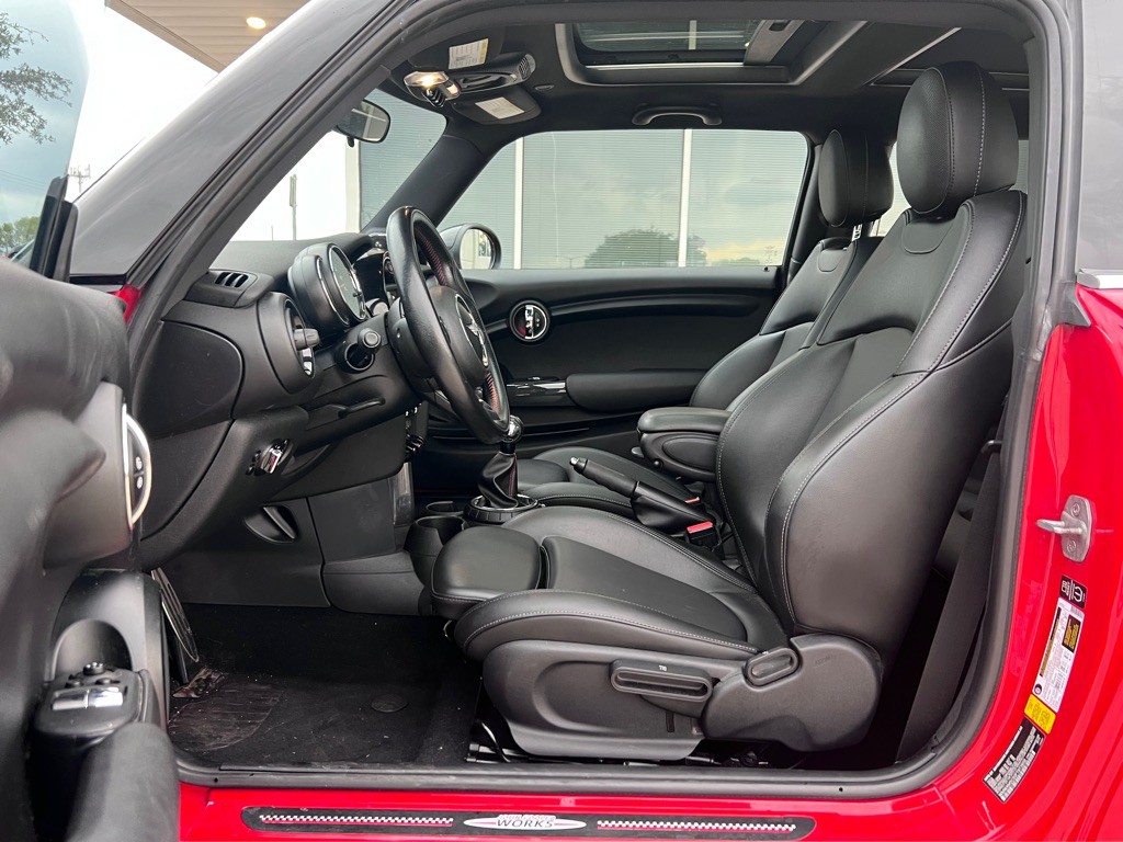 2015 MINI Cooper Image 10