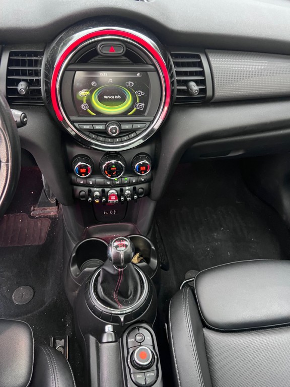 2015 MINI Cooper Image 14