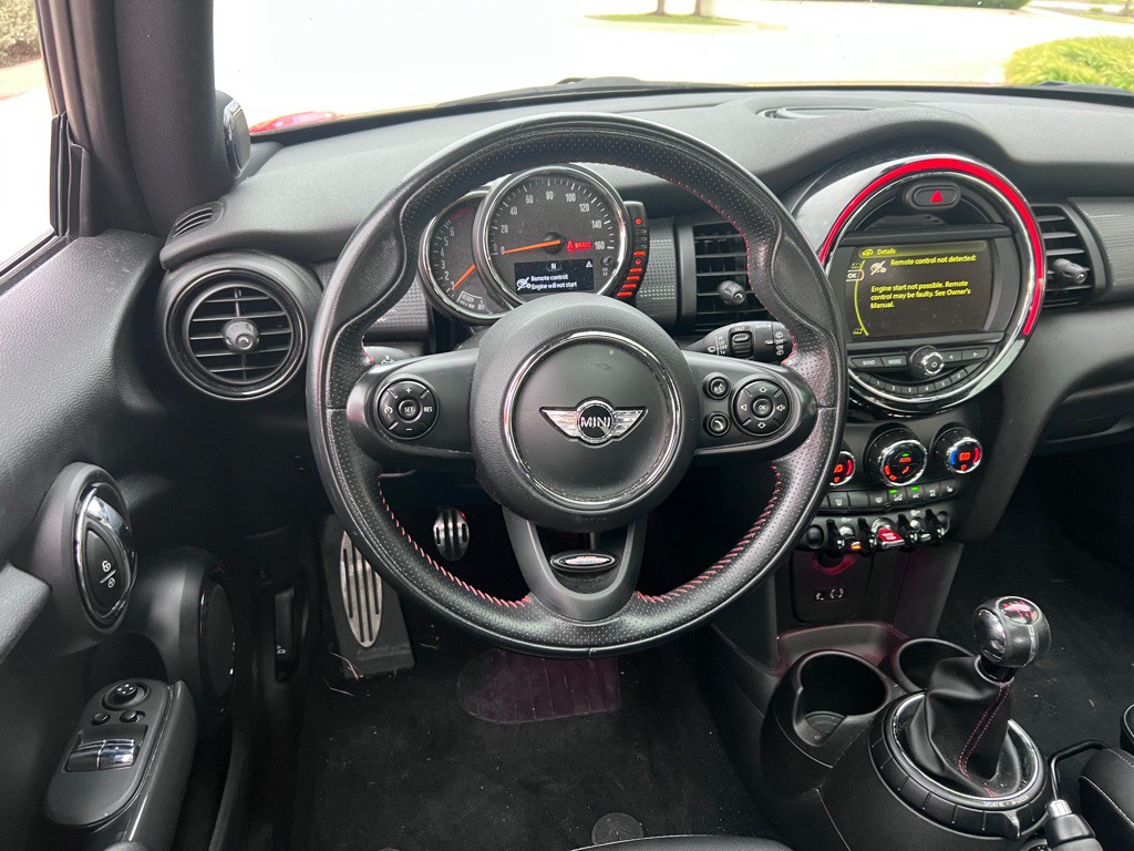 2015 MINI Cooper Image 15