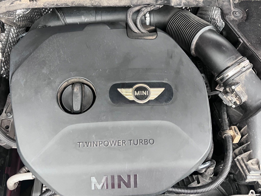 2015 MINI Cooper Image 16