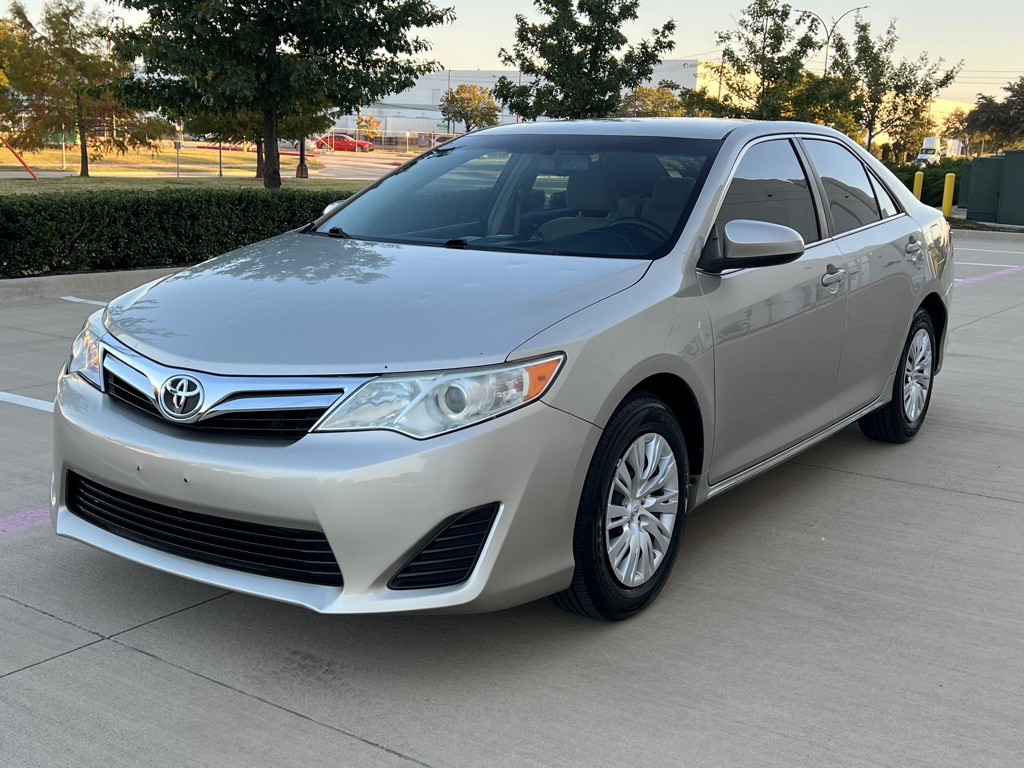 2014 Toyota Camry Image 1