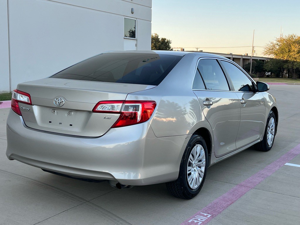 2014 Toyota Camry Image 3