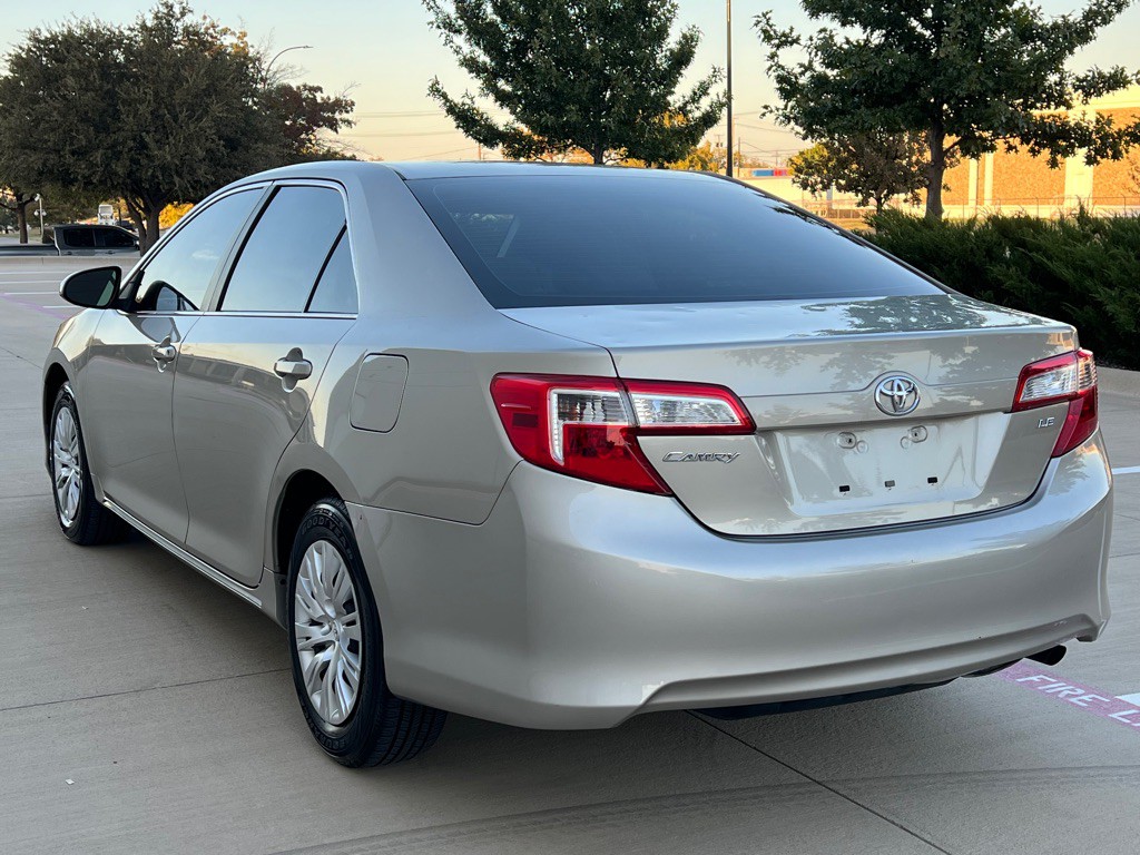 2014 Toyota Camry Image 4