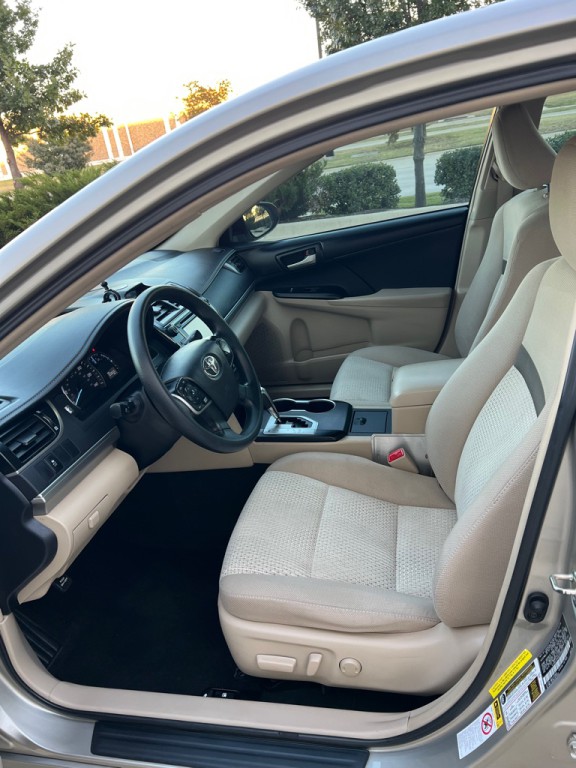 2014 Toyota Camry Image 9
