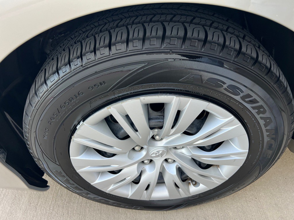 2014 Toyota Camry Image 10