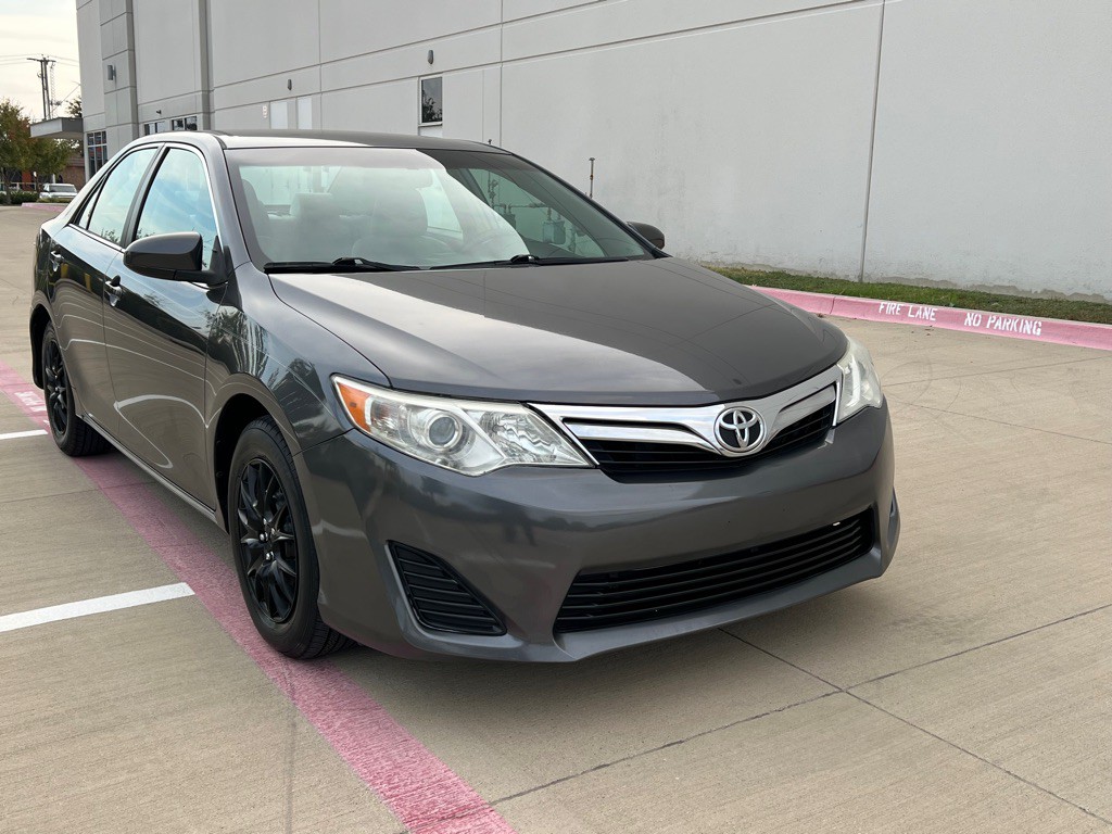 2013 Toyota Camry Image 2