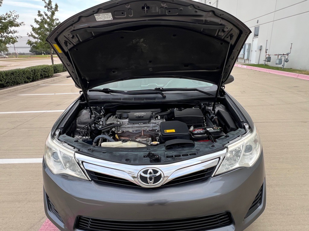 2013 Toyota Camry Image 12