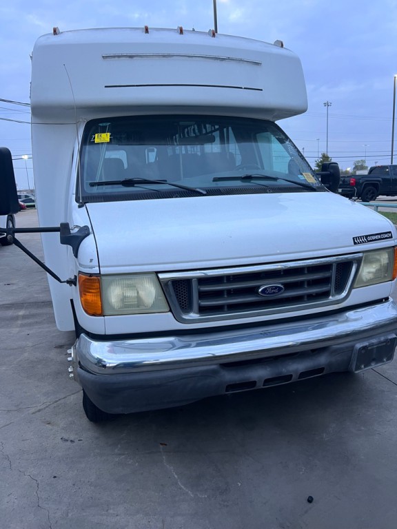 2006 Ford Econoline Image 1