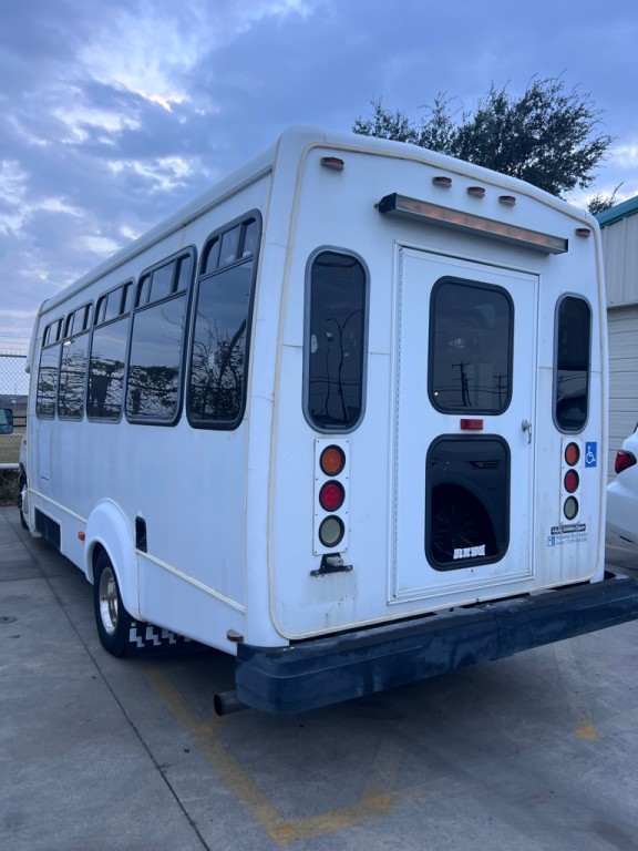 2006 Ford Econoline Image 4