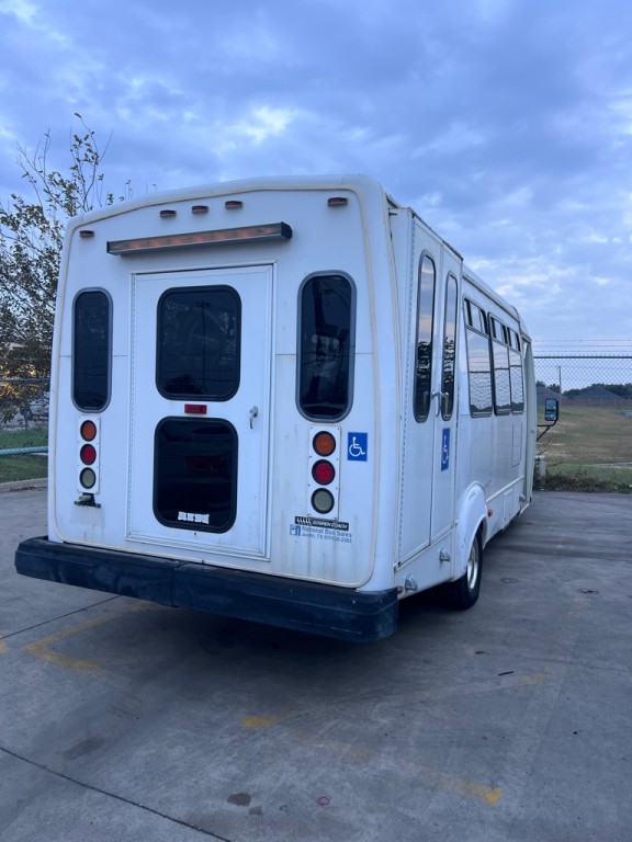 2006 Ford Econoline Image 6