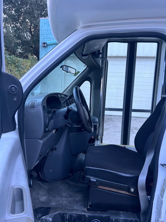 2006 Ford Econoline Image 7