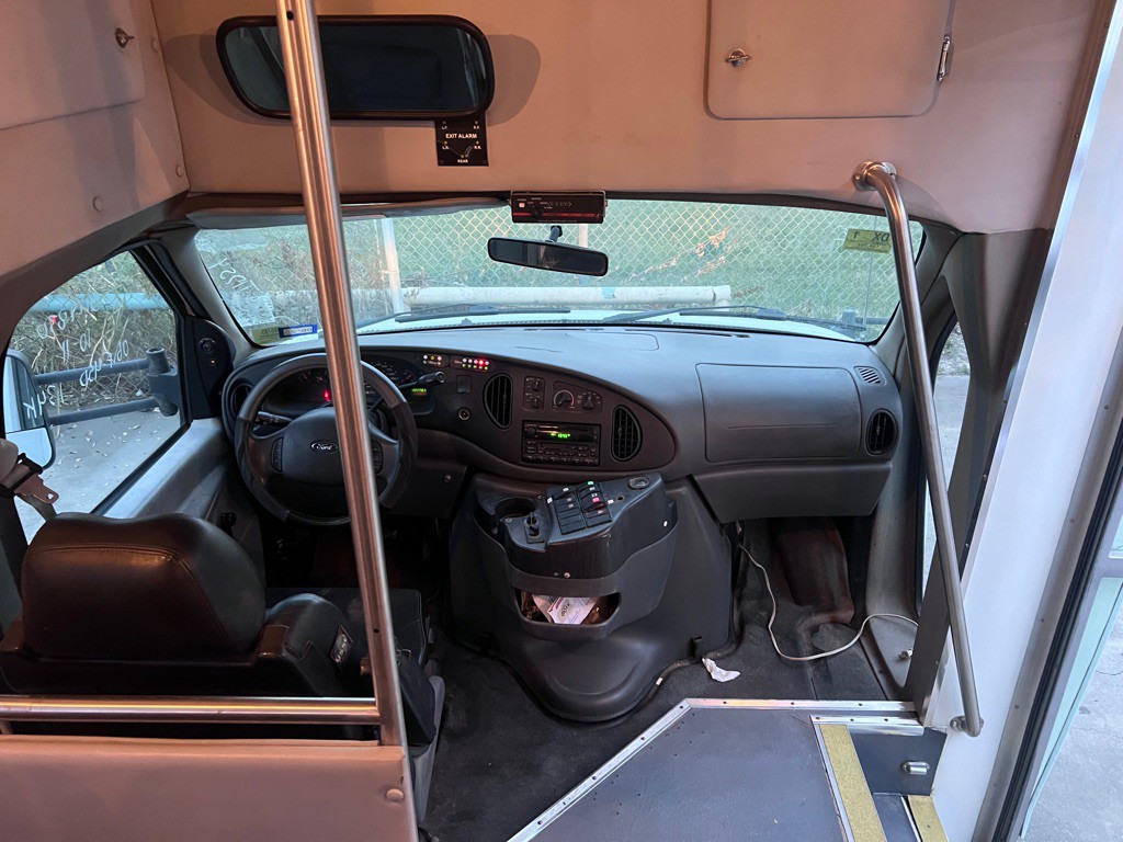 2006 Ford Econoline Image 8