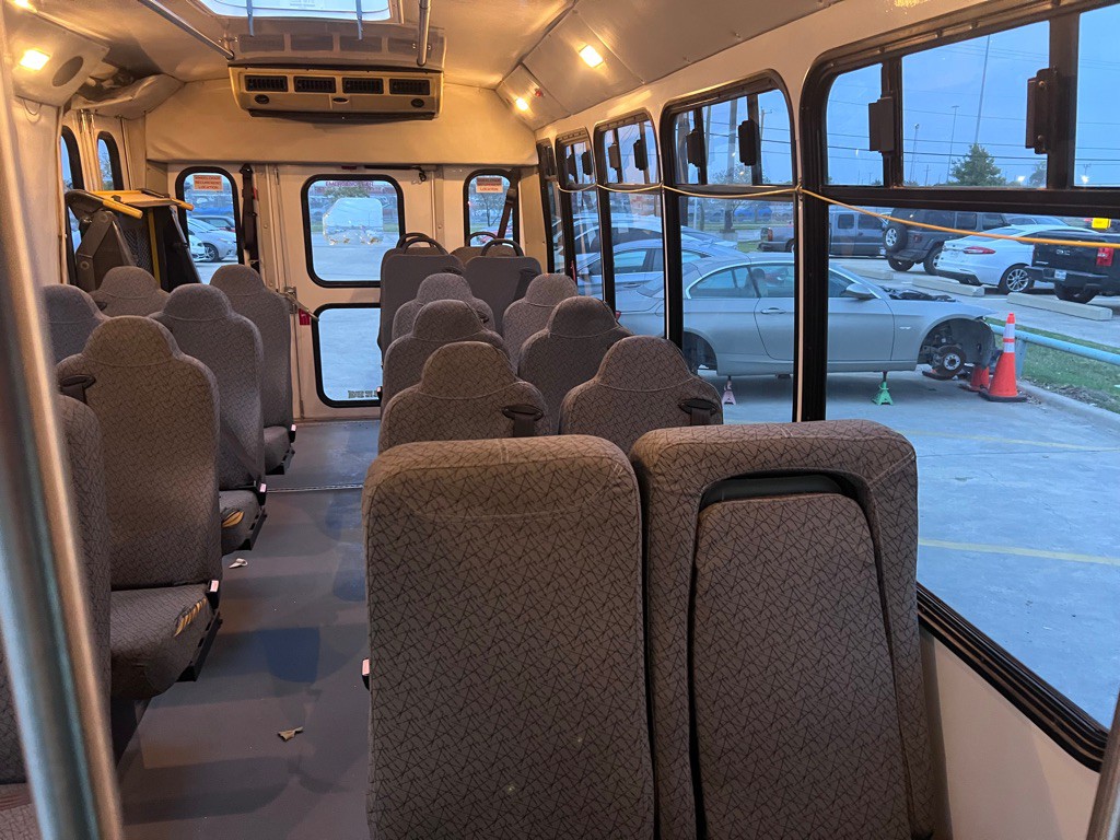 2006 Ford Econoline Image 10