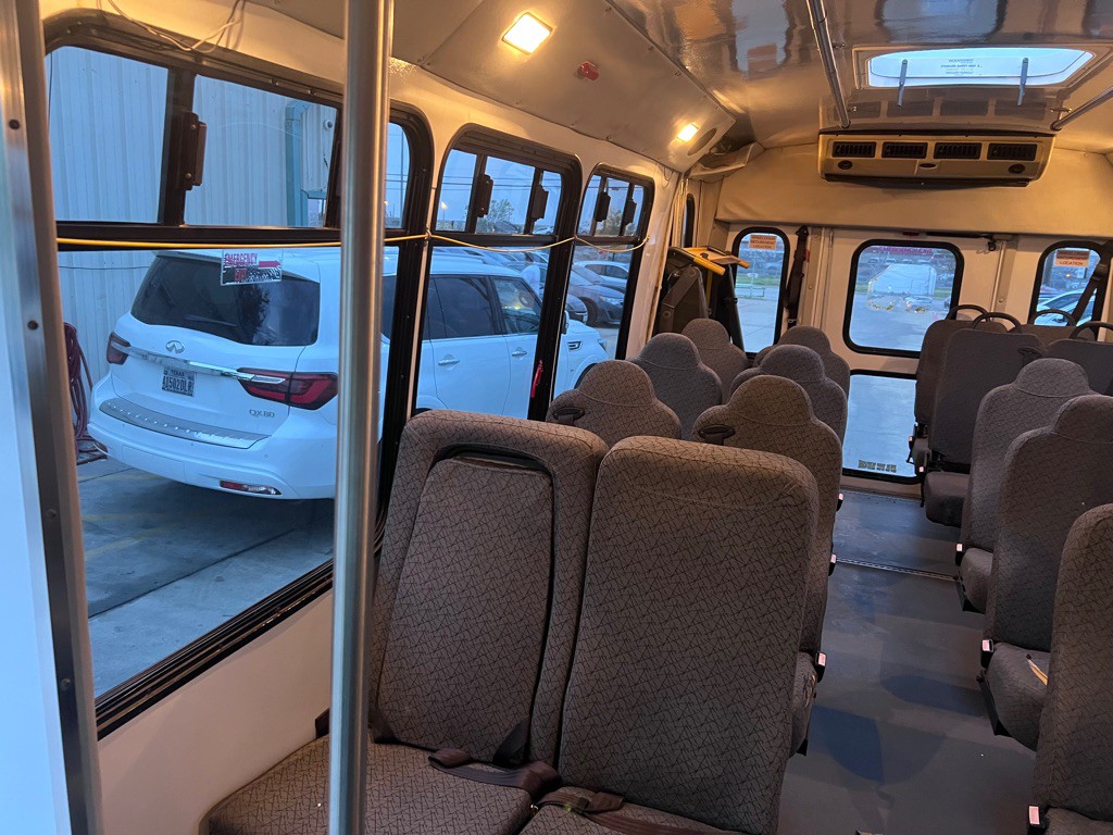 2006 Ford Econoline Image 11