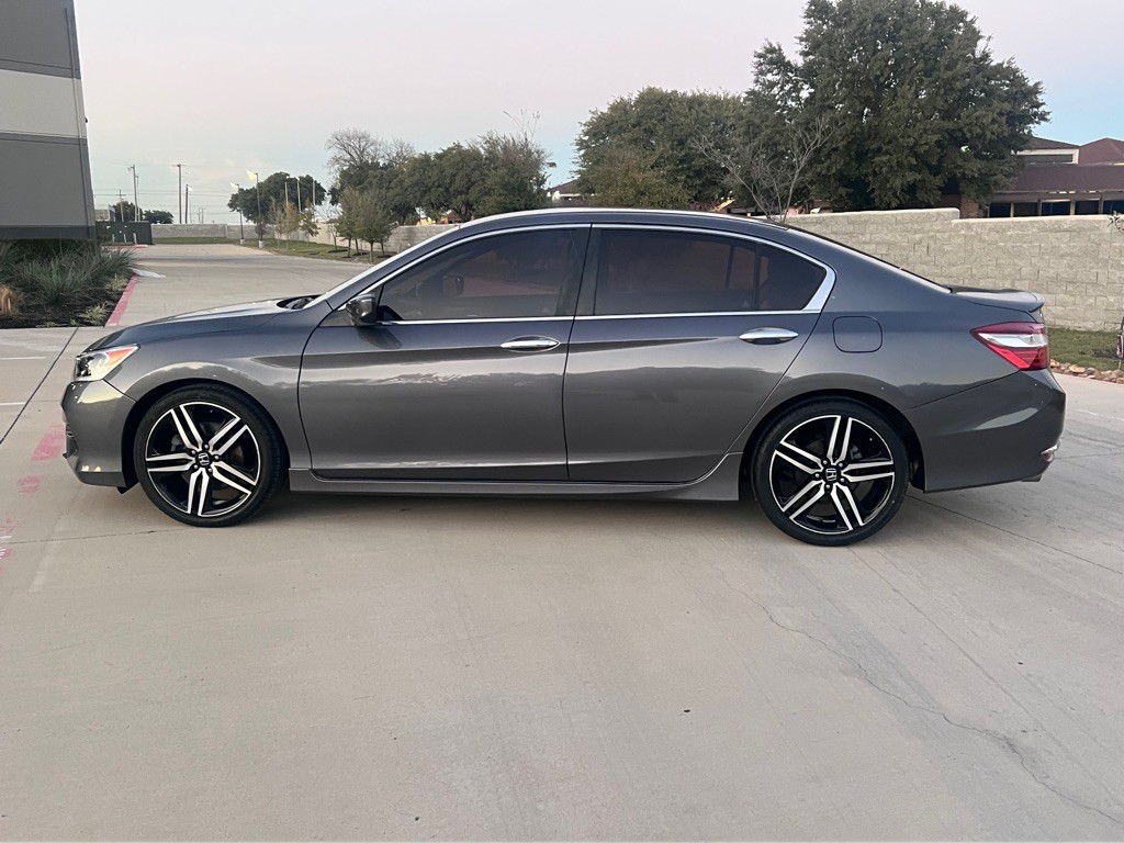 2017 Honda Accord Image 8