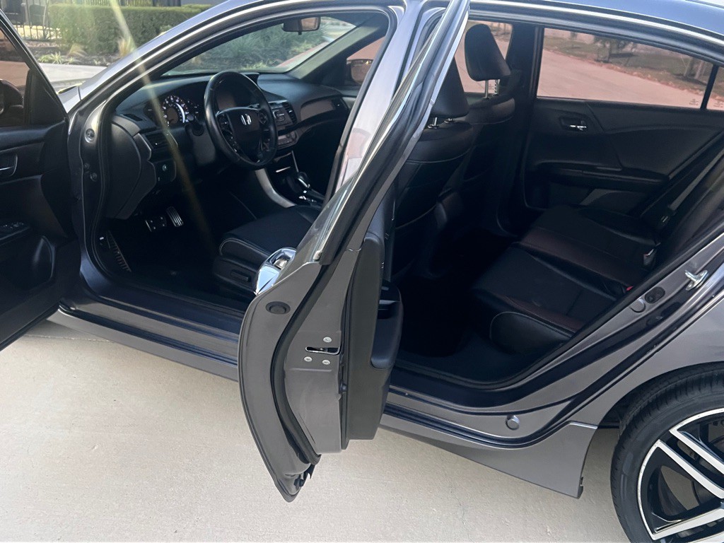 2017 Honda Accord Image 11