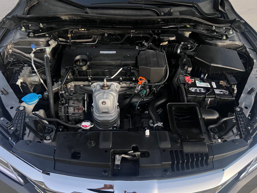 2017 Honda Accord Image 16