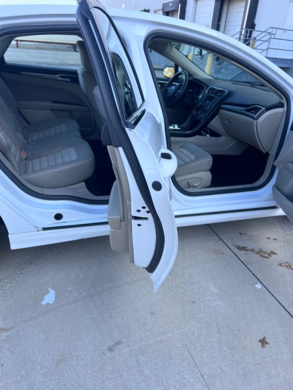 2017 Ford Fusion Image 14