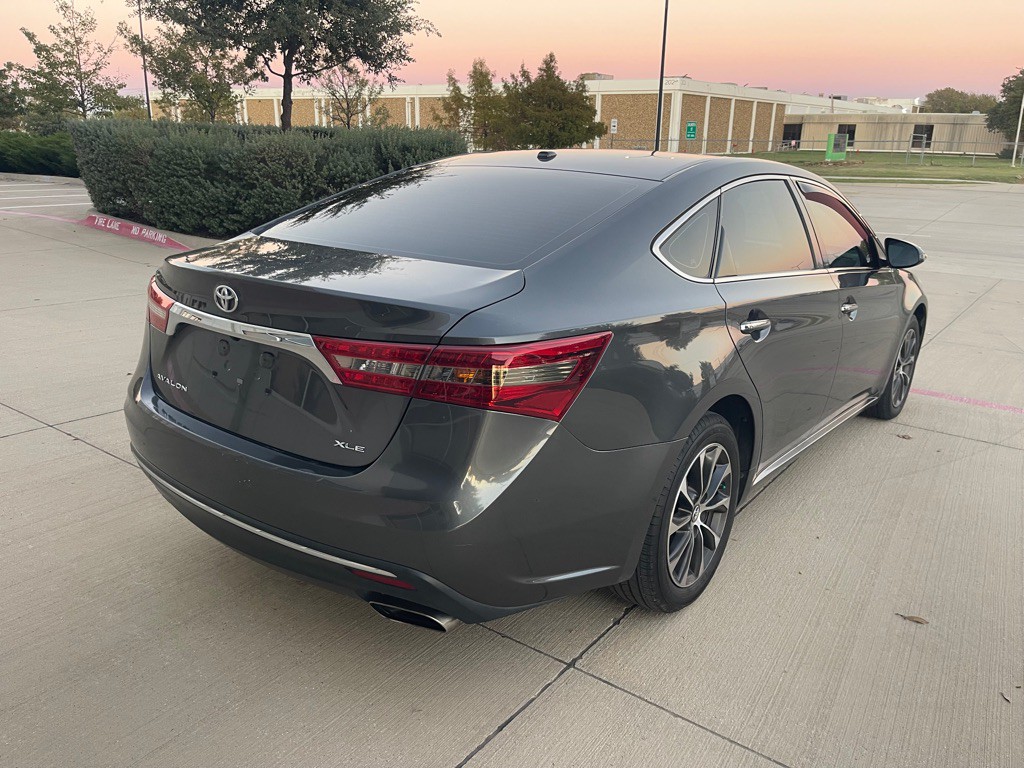 2017 Toyota Avalon Image 4