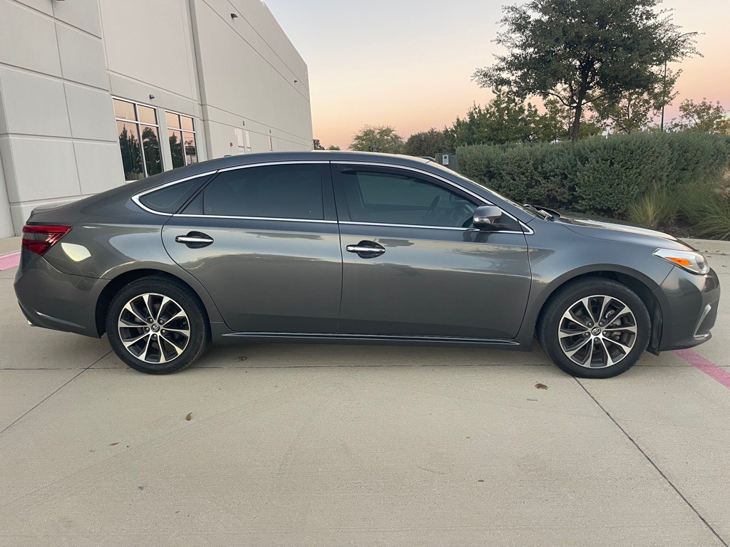 2017 Toyota Avalon Image 7