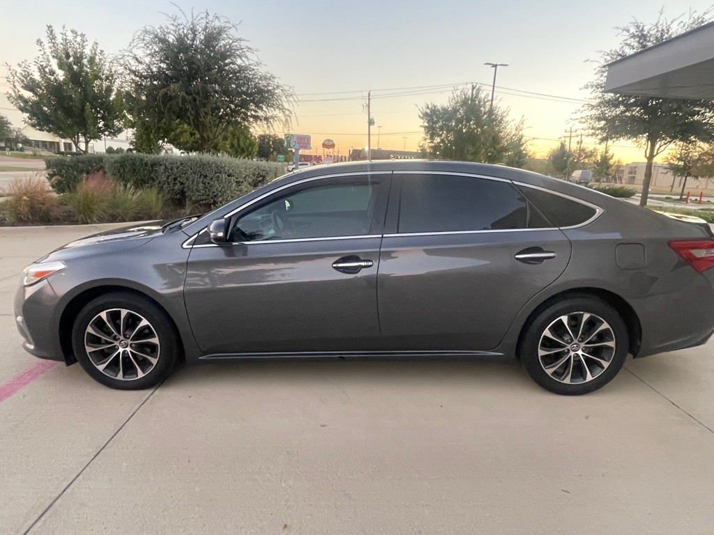 2017 Toyota Avalon Image 8