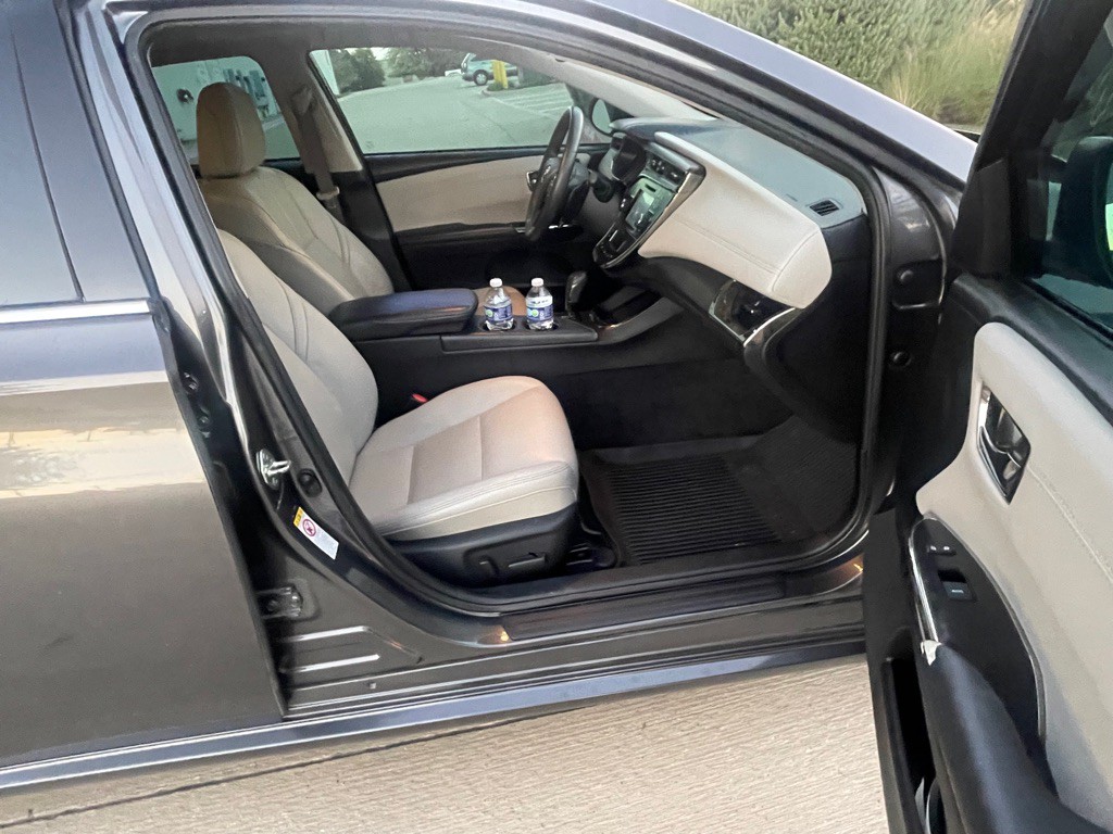 2017 Toyota Avalon Image 12