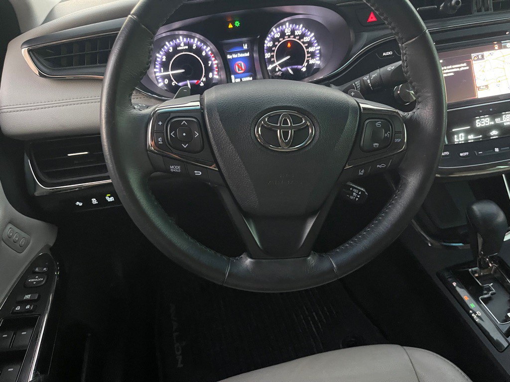 2017 Toyota Avalon Image 17