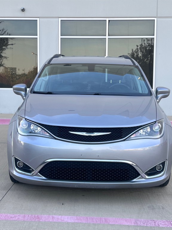 2017 Chrysler Pacifica Image 2