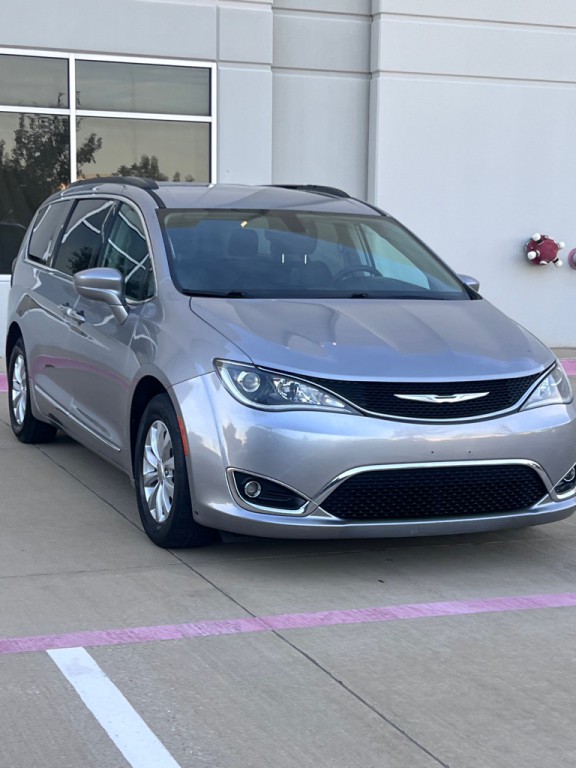 2017 Chrysler Pacifica Image 3