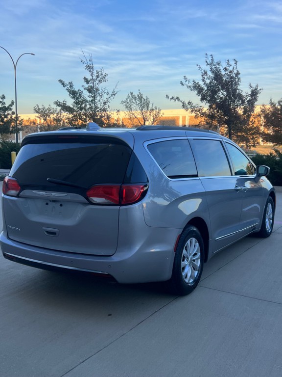 2017 Chrysler Pacifica Image 5
