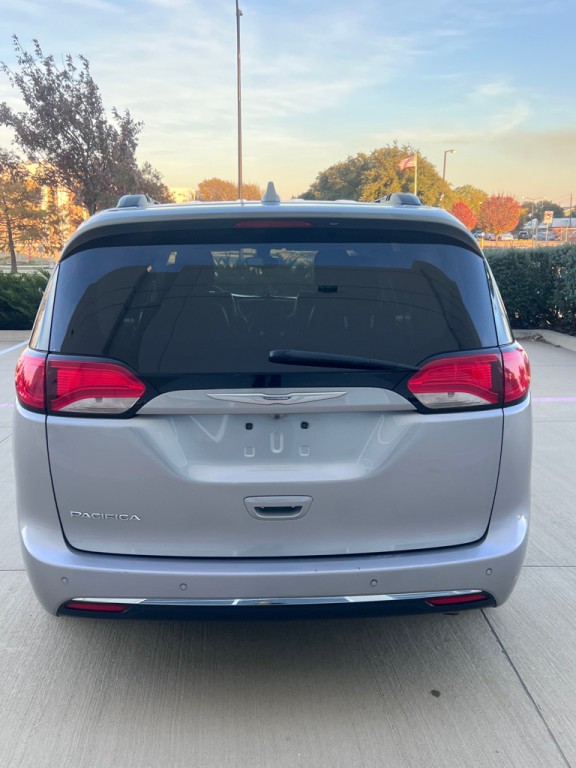2017 Chrysler Pacifica Image 6