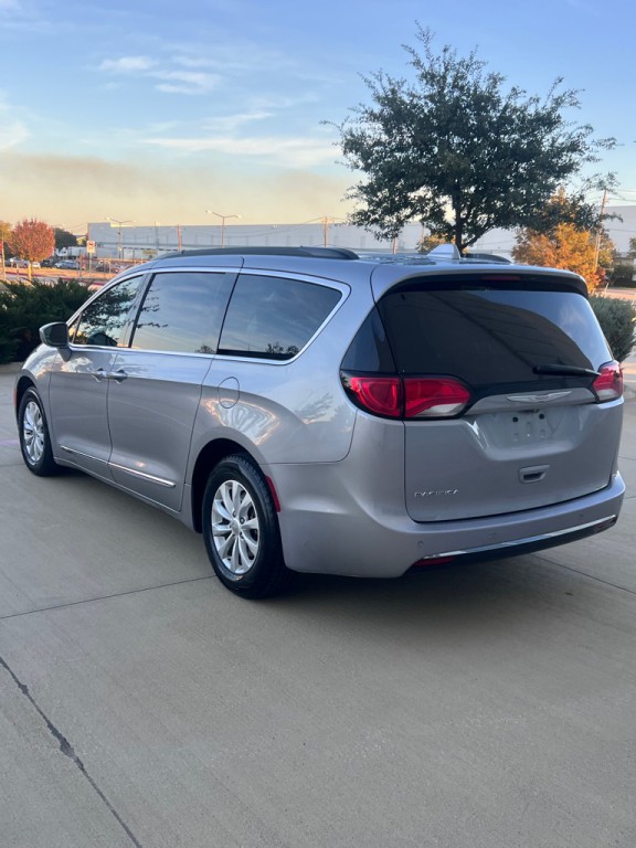 2017 Chrysler Pacifica Image 7