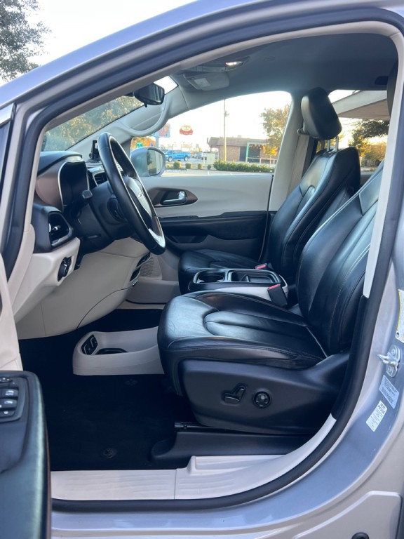 2017 Chrysler Pacifica Image 9