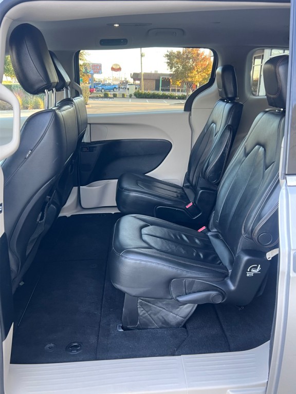 2017 Chrysler Pacifica Image 10