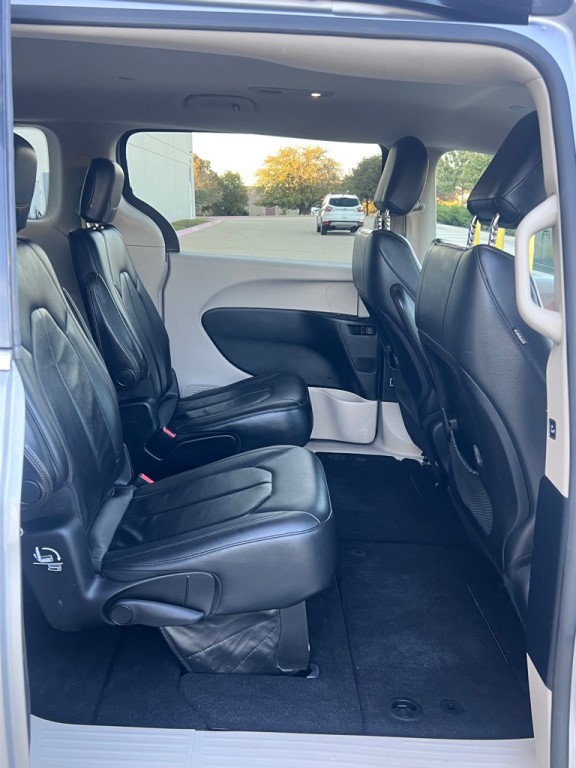 2017 Chrysler Pacifica Image 13