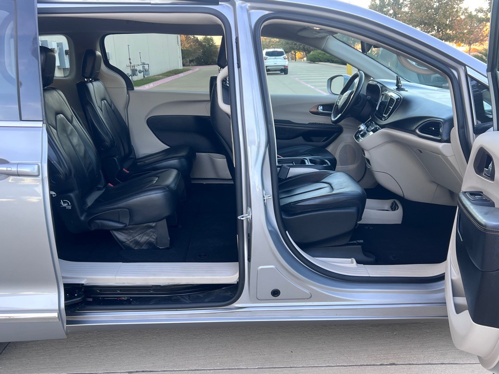 2017 Chrysler Pacifica Image 14