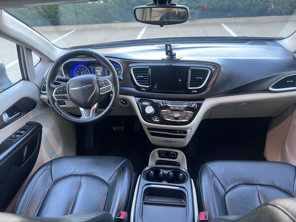 2017 Chrysler Pacifica Image 16