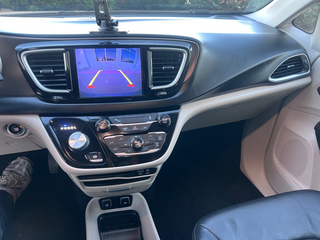 2017 Chrysler Pacifica Image 18