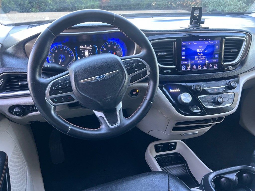 2017 Chrysler Pacifica Image 19