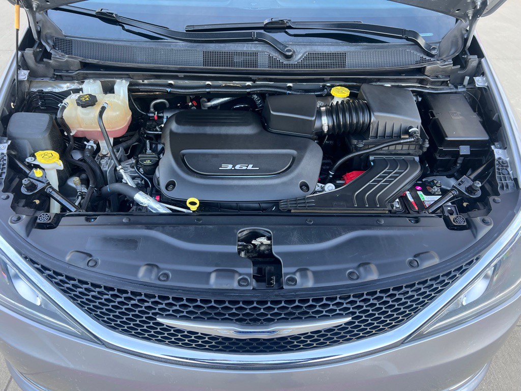 2017 Chrysler Pacifica Image 20