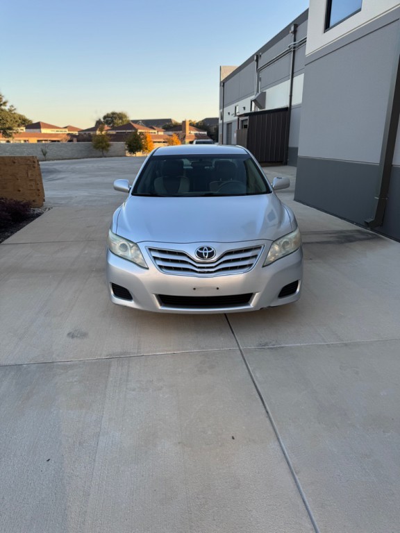 2011 Toyota Camry Image 2