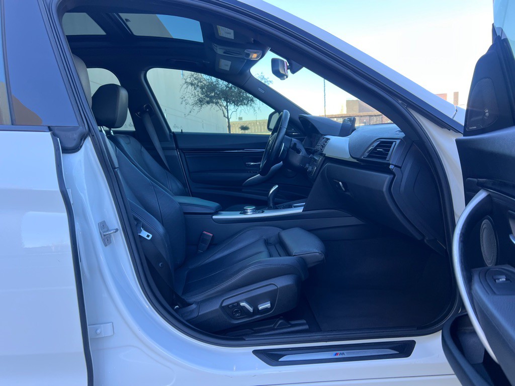 2016 BMW 3 Series Image 12