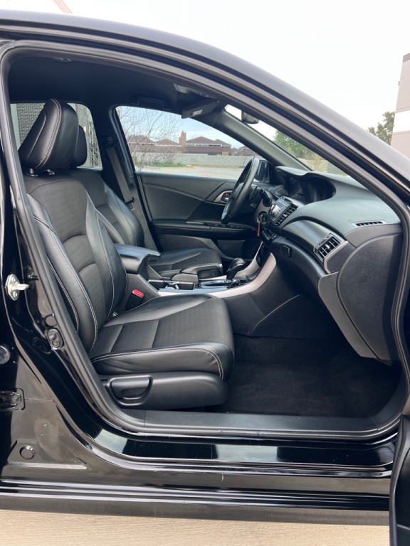 2017 Honda Accord Image 12