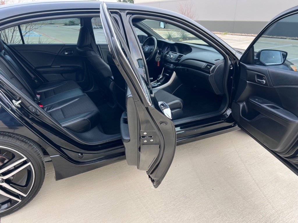 2017 Honda Accord Image 14