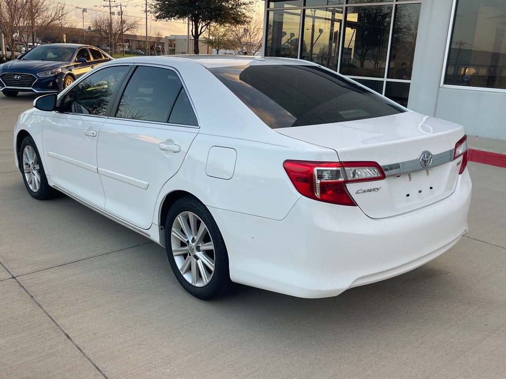 2014 Toyota Camry Image 4