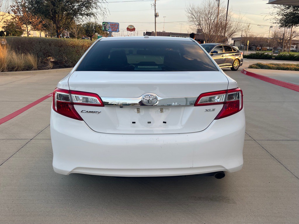 2014 Toyota Camry Image 5