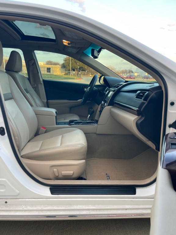 2014 Toyota Camry Image 8