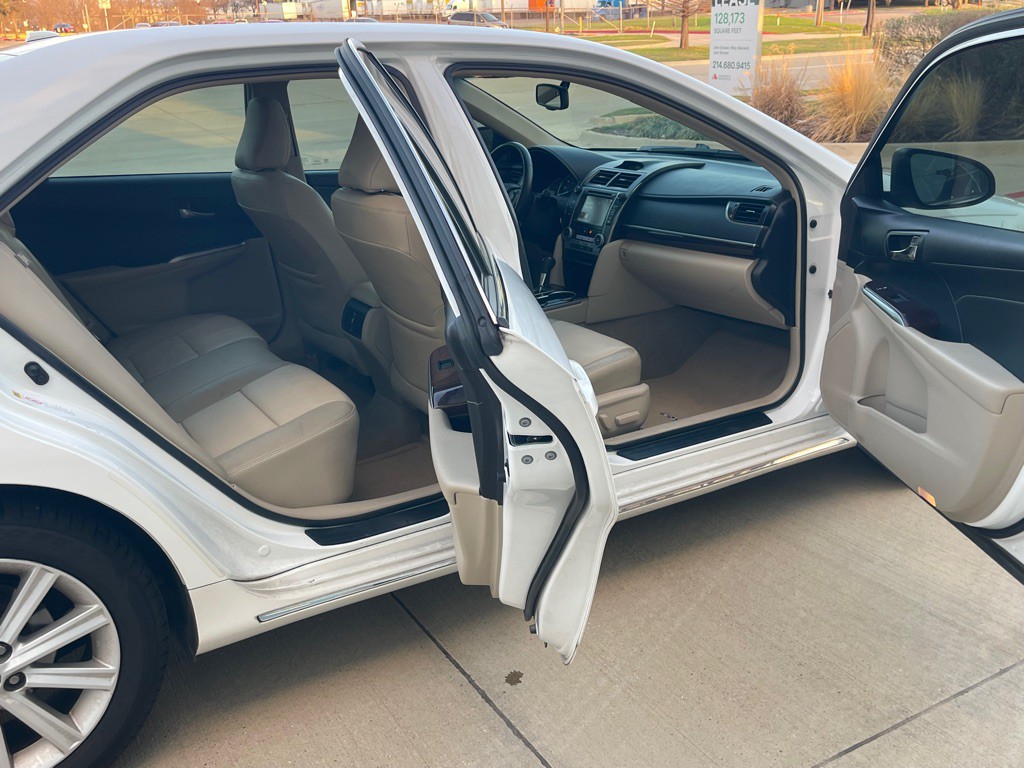 2014 Toyota Camry Image 10