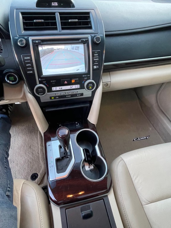 2014 Toyota Camry Image 15